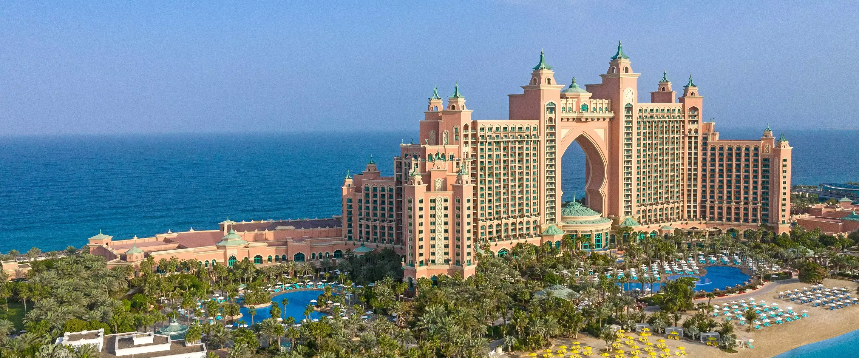 Atlantis The Palm Building Day Shot