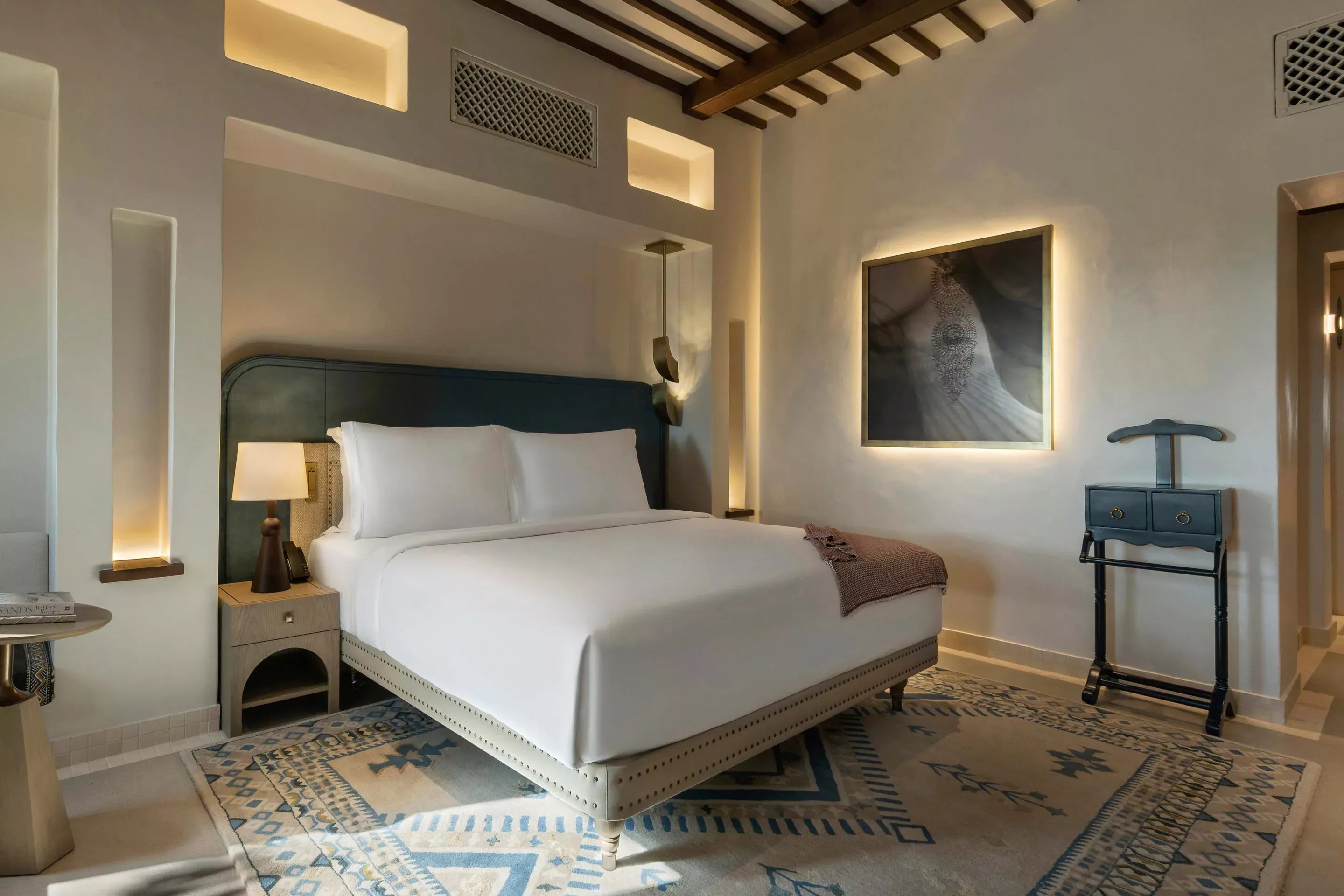 bas-rooms-deluxe-room-wide_044-cropped