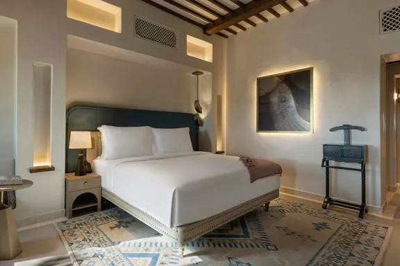 bas-rooms-deluxe-room-wide_044-cropped