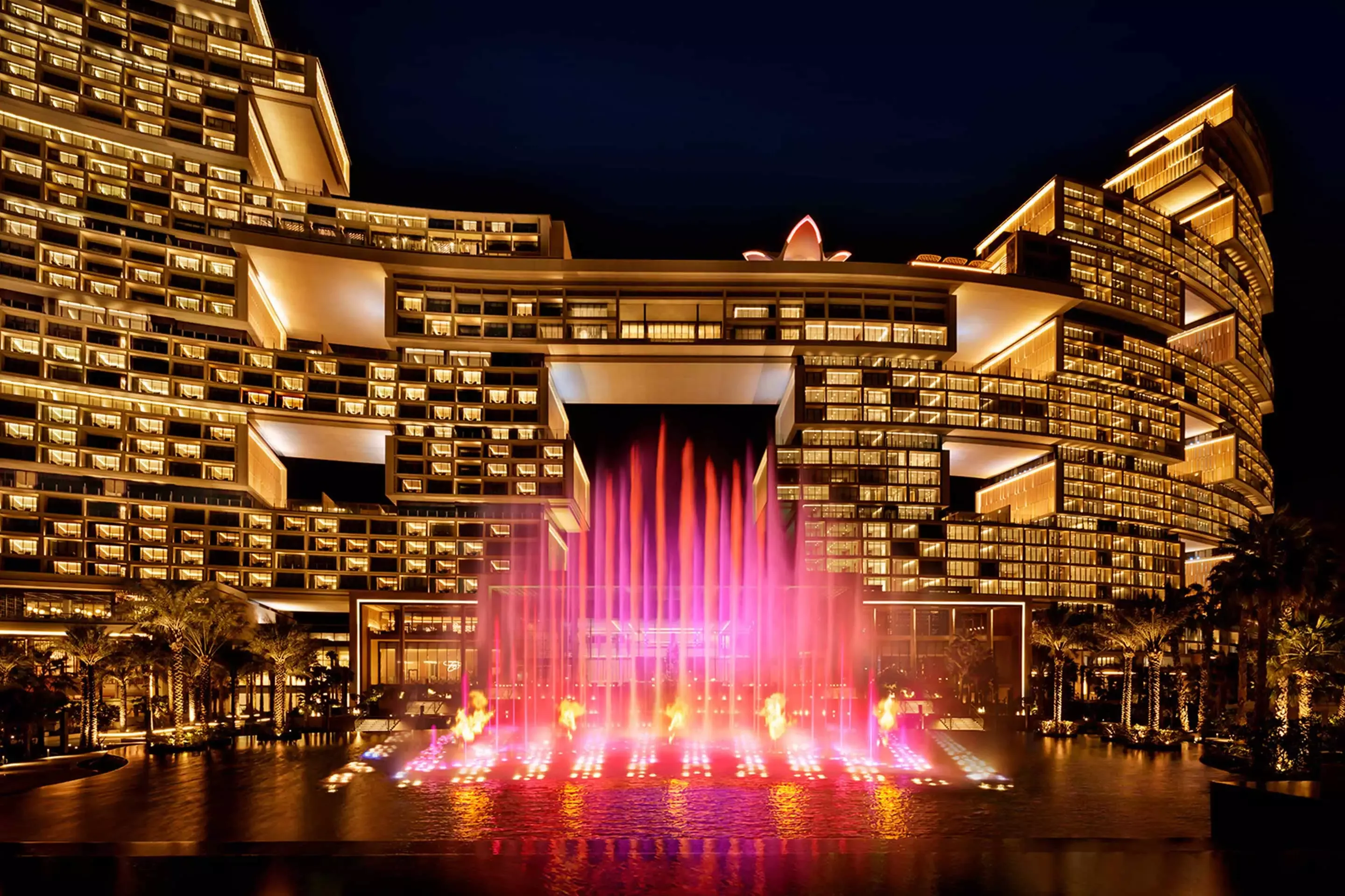 Skyblaze Fountain at Atlantis The Royal
