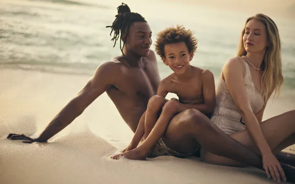 One&Only Reethi Rah - Lifestyle - Family on Beach