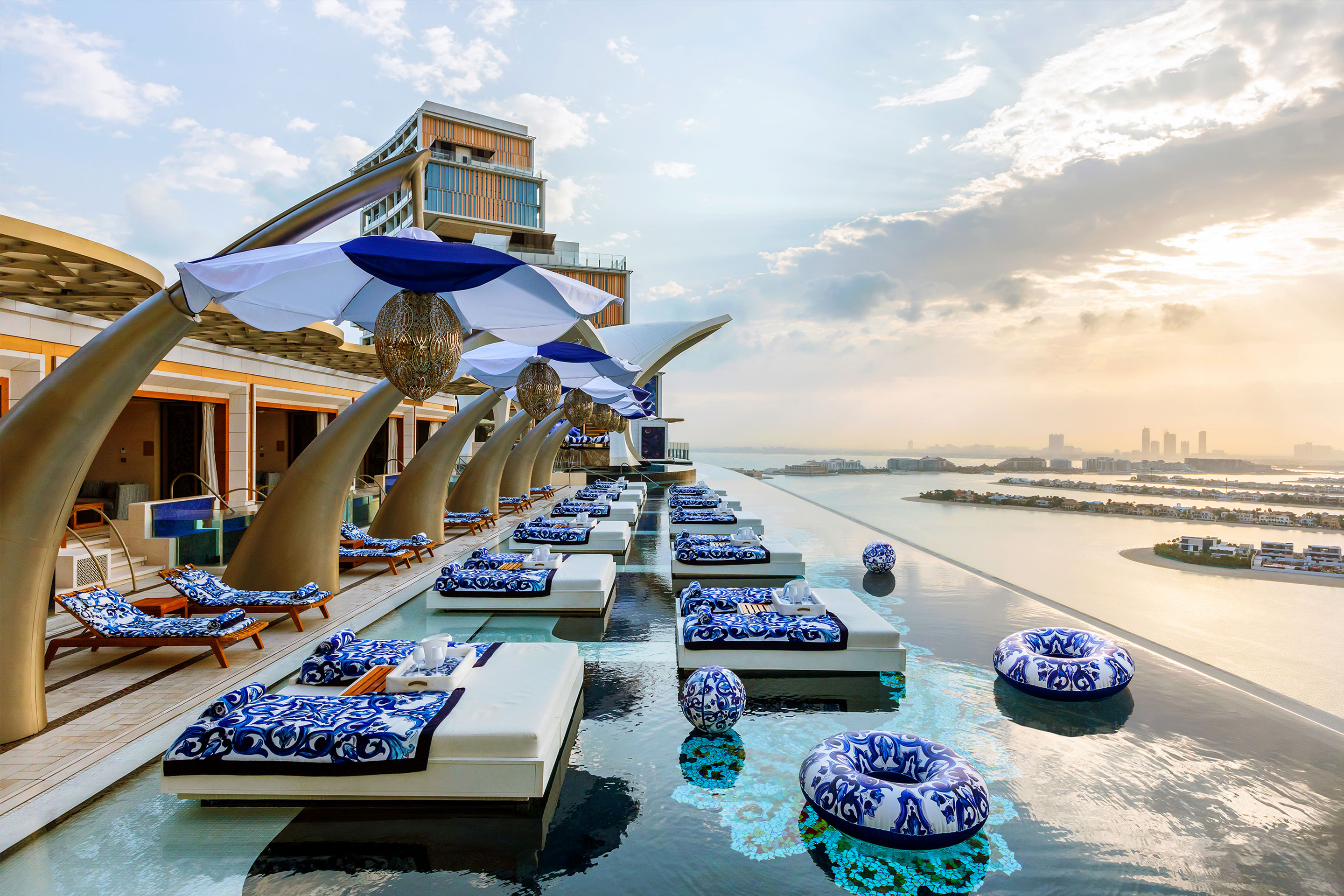 Инфинити-бассейн с видом на Дубай в Atlantis The Royal