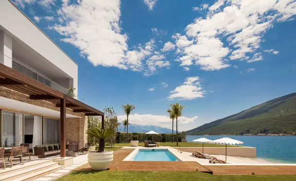oopm-four-bed-villa-lovcen-terrace-pool-view