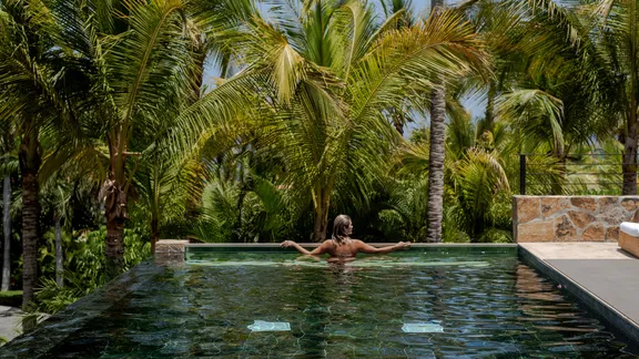 One&Only Palmilla - Lifestyle - Woman - Spa Pool