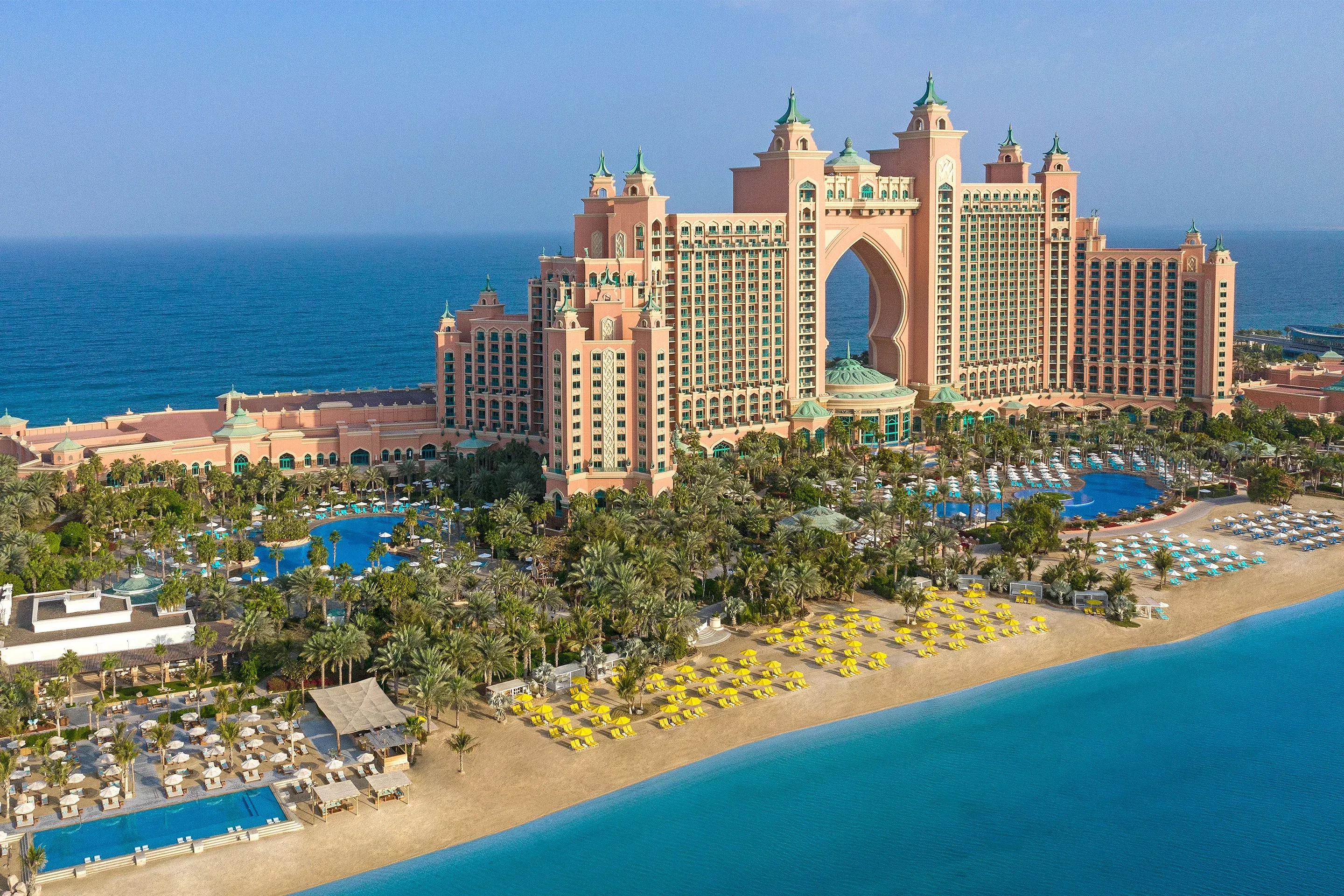 Atlantis the palm dubai 5. Новый Атлантис в Дубае. Отель с аркой в Дубае. Топ отели Дубая. Atlantis - the Palm 5 пляж.