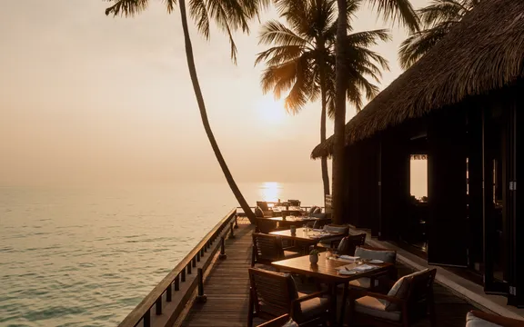 One&Only Reethi Rah - Reethi Breakfast - Outdoor deck at sunrise