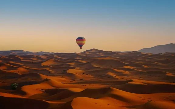 Adventurous hot air balloon ride over the Dubai Desert at One&Only Royal Mirage
