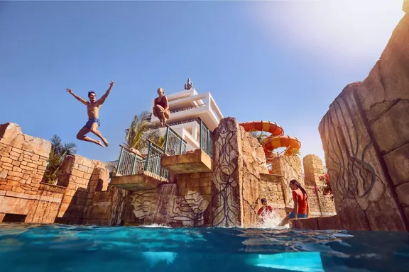 Aquaventure Waterpark Trident Tower Immortal Falls