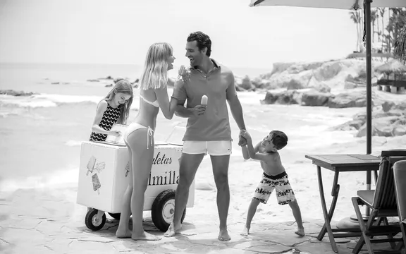 A family eating ice cream at One&Only Mandarina