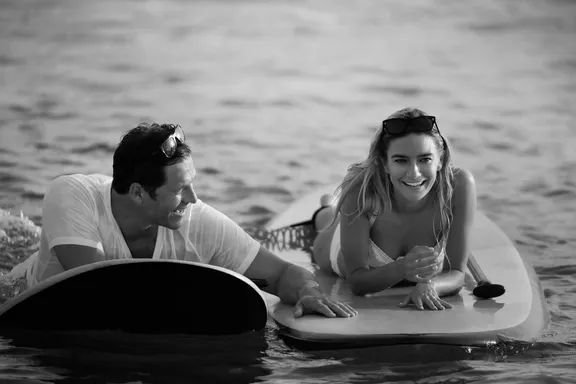 oorm-lifestyle-man-woman-paddleboard-bw