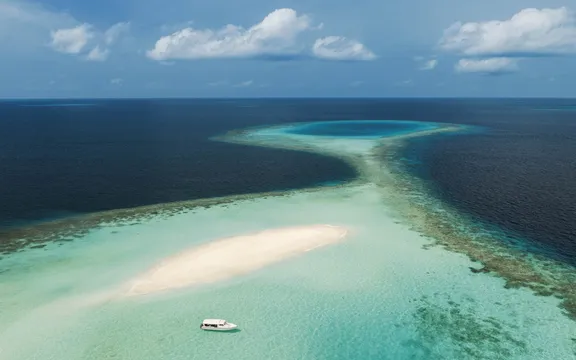 Beach Sandbank at One&Only Reethi Rah