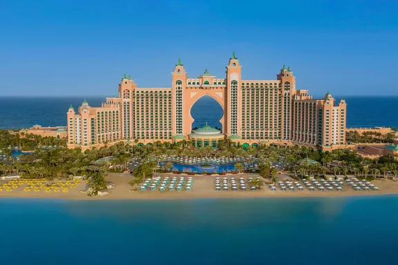 Atlantis The Palm Building Day Shot
