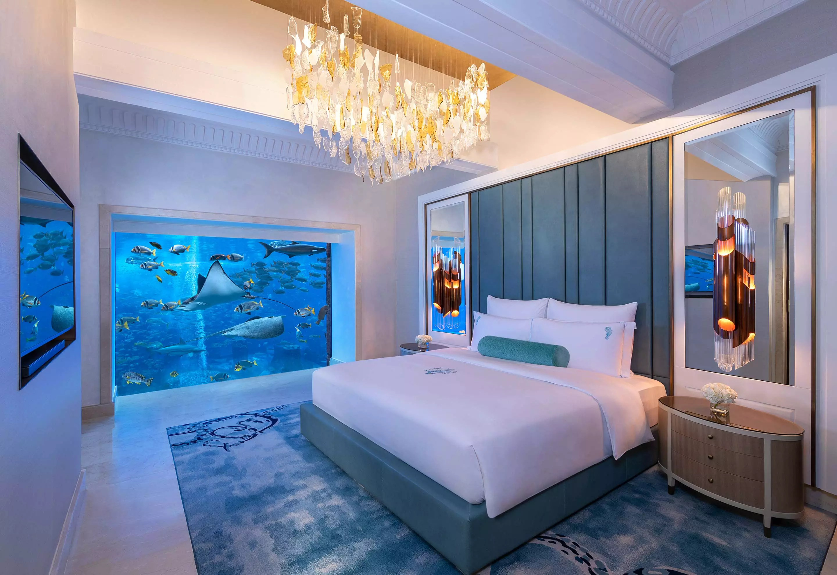 underwater suite bedroom