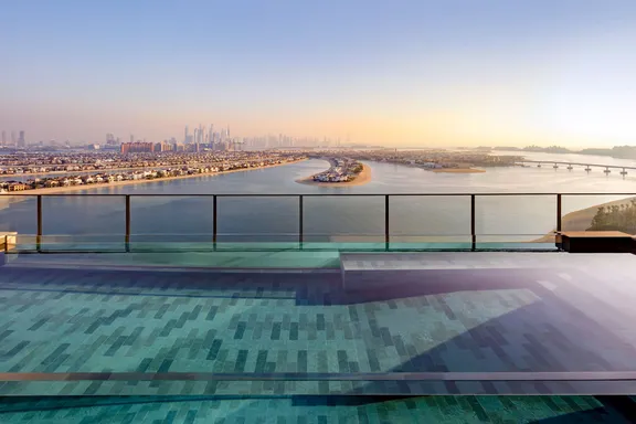 The Royal Mansion private infinity pool in Atlantis The Royal