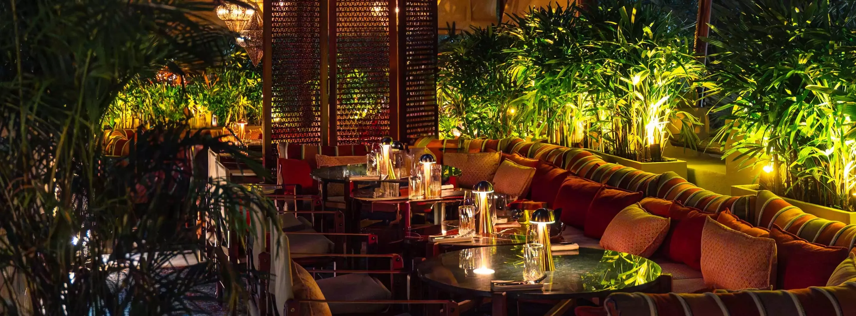 Dining area at Ninive, Bab Al Shams