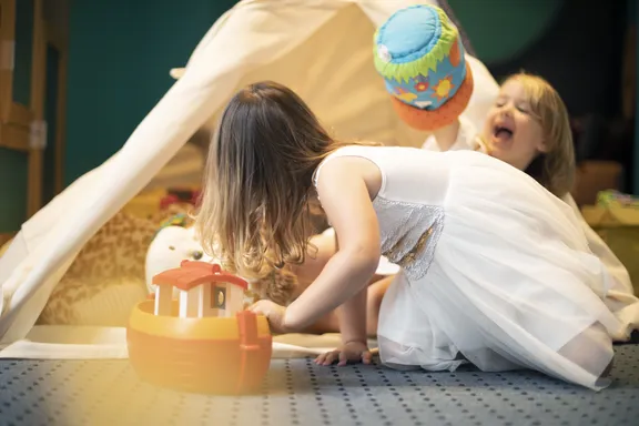 Children playing at KidsOnly 