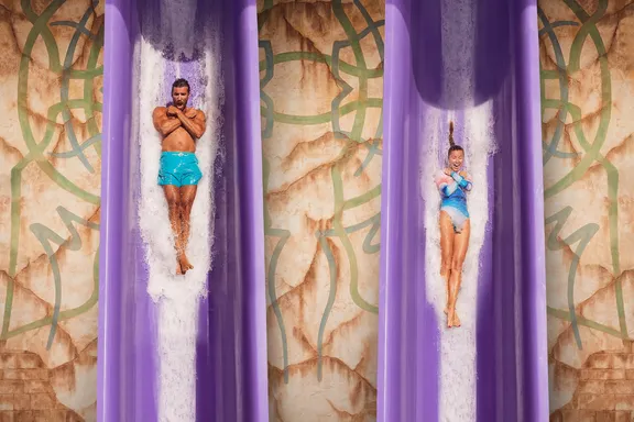 Atlantis Aquaventure Couple in Blackout